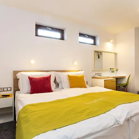 Compliment ホテル 3*