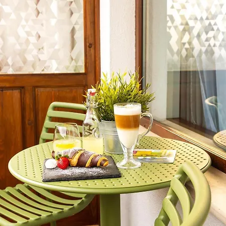 Хотел семеен комплимент Трявна