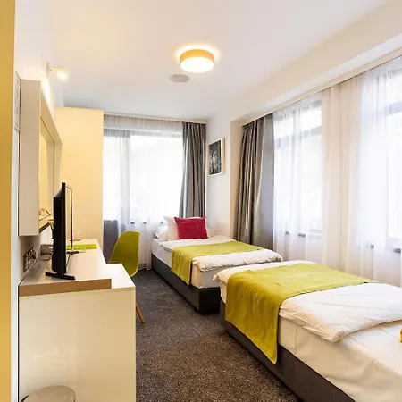 Хотел семеен комплимент 3*