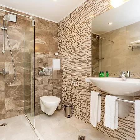 Хотел семеен комплимент Трявна