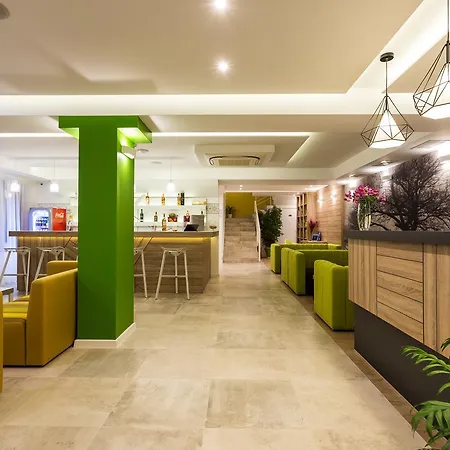 ホテル Compliment トリャブナ