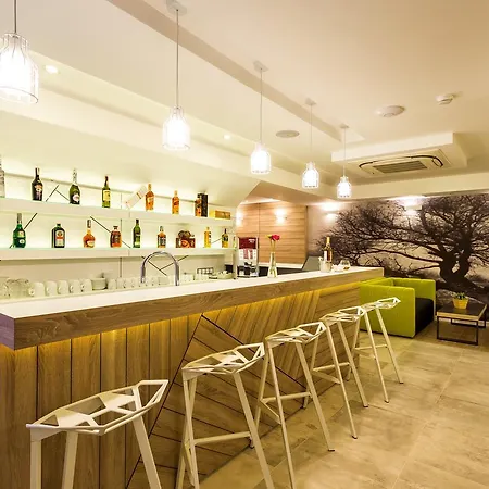 семеен комплимент Хотел 3*