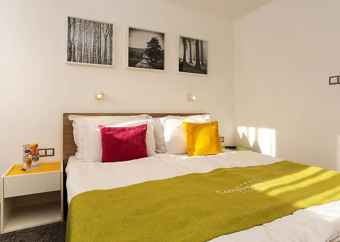 Compliment Hotel