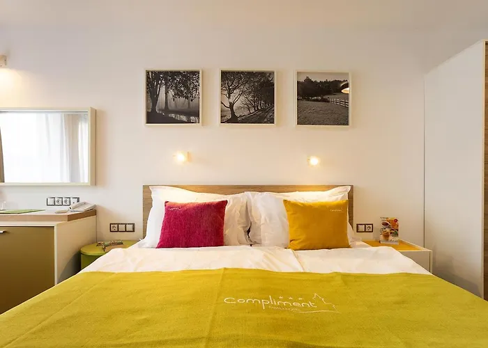 Compliment Hotel